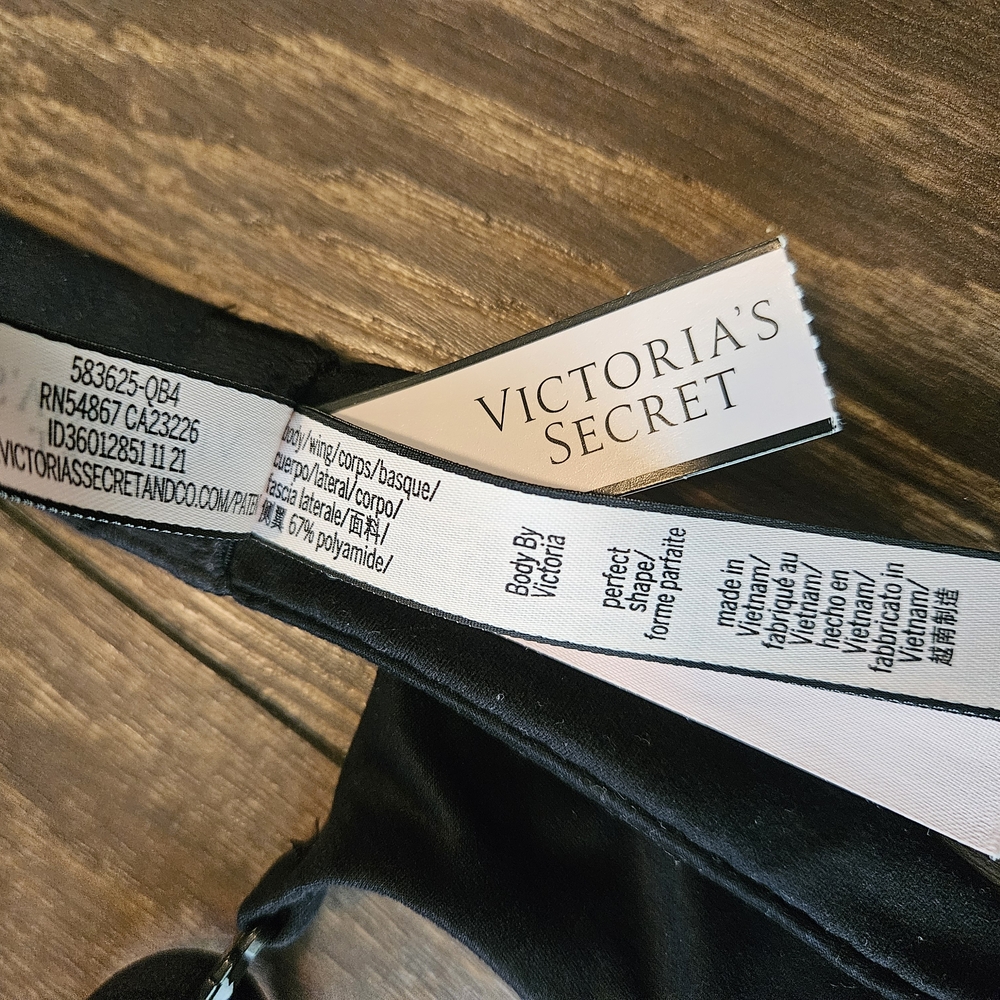 Victoria's Secret Black Plunge Bra with Adjustable Straps - Picture 4 of 6